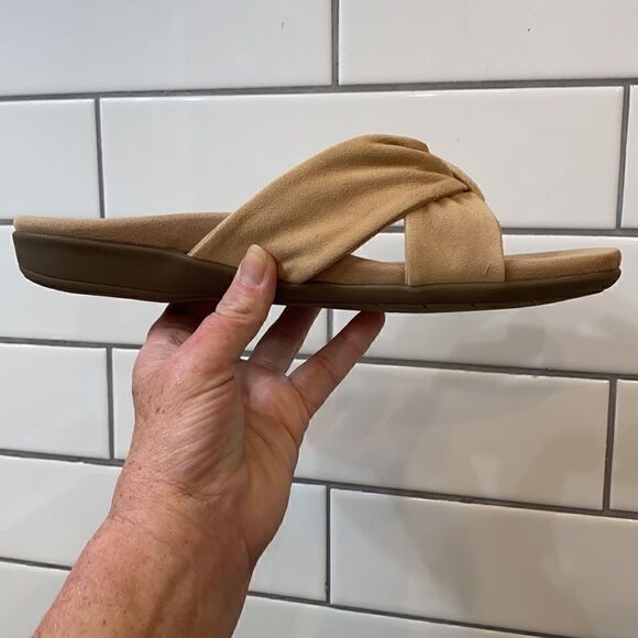 Earth Slip on Ecru Aida Suede Slide waccent😱😭😭 - Picture 9 of 12